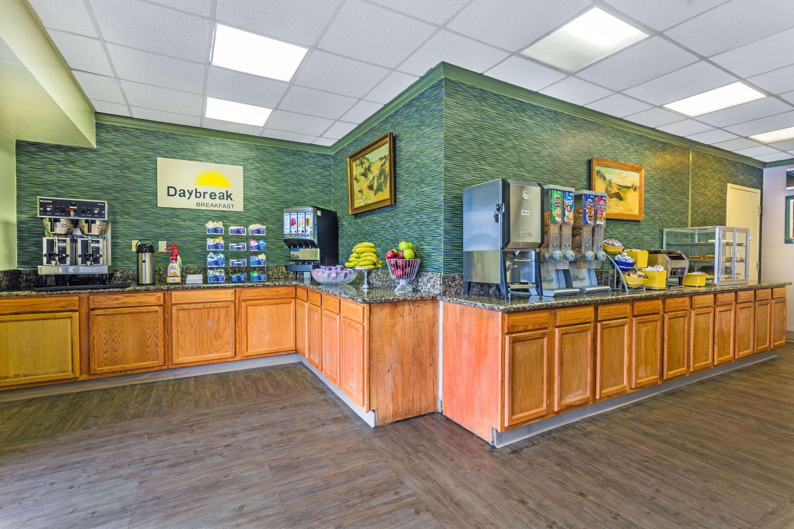 Days Inn By Wyndham Virginia Beach At The Beach Εξωτερικό φωτογραφία