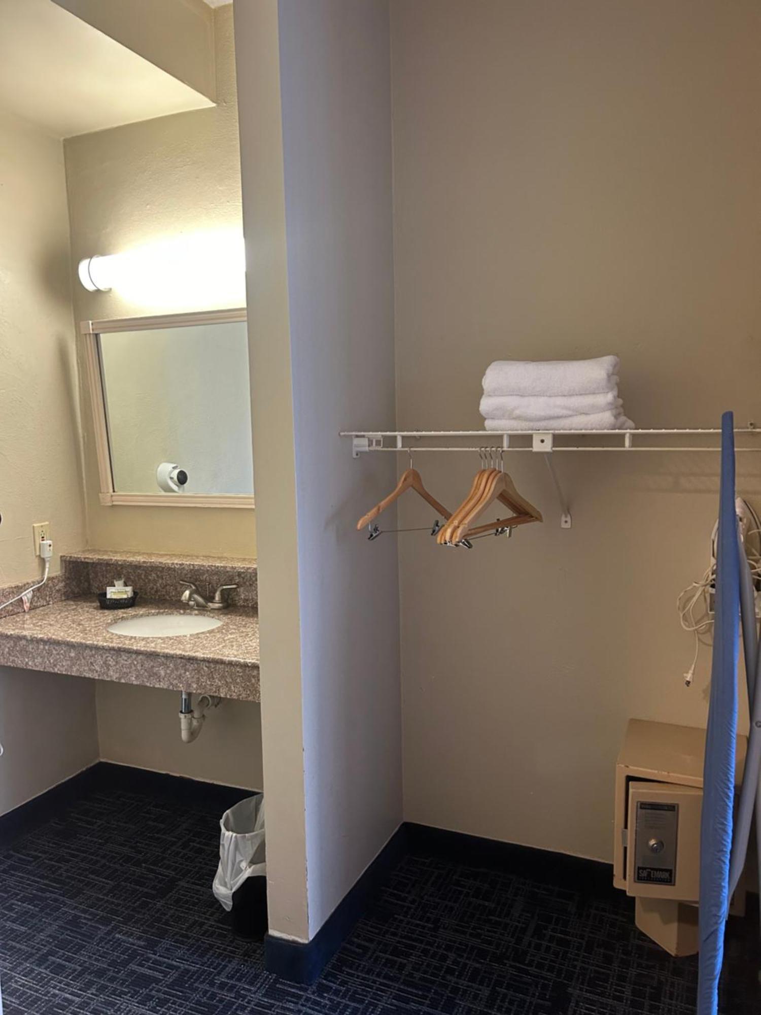 Days Inn By Wyndham Virginia Beach At The Beach Εξωτερικό φωτογραφία