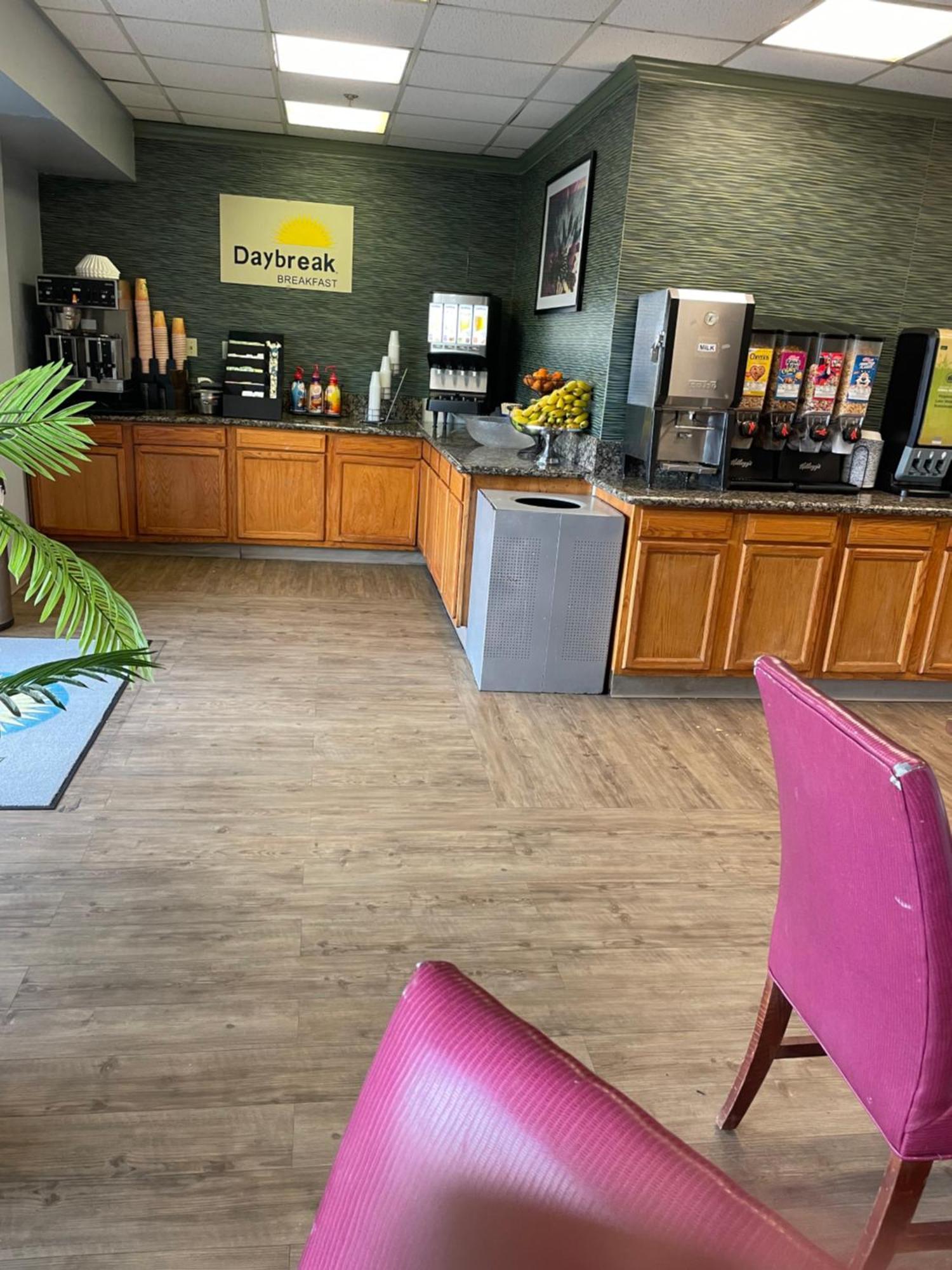 Days Inn By Wyndham Virginia Beach At The Beach Εξωτερικό φωτογραφία